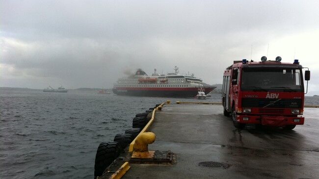 ЧП в Норвегии: с загоревшегося лайнера эвакуировали сотни людей. Фото, видео
