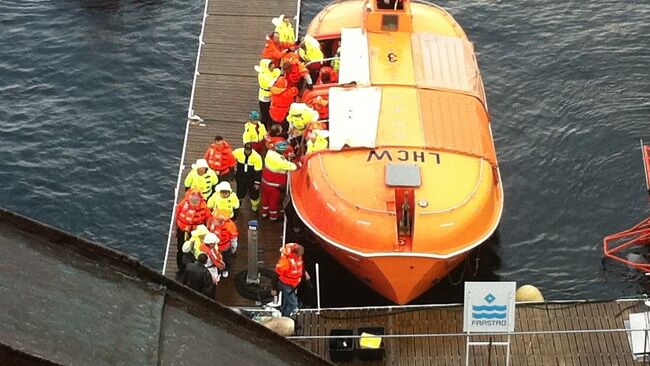 ЧП в Норвегии: с загоревшегося лайнера эвакуировали сотни людей. Фото, видео