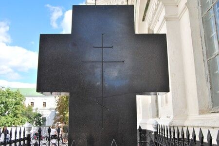 Хрестові війни на могилі Столипіна