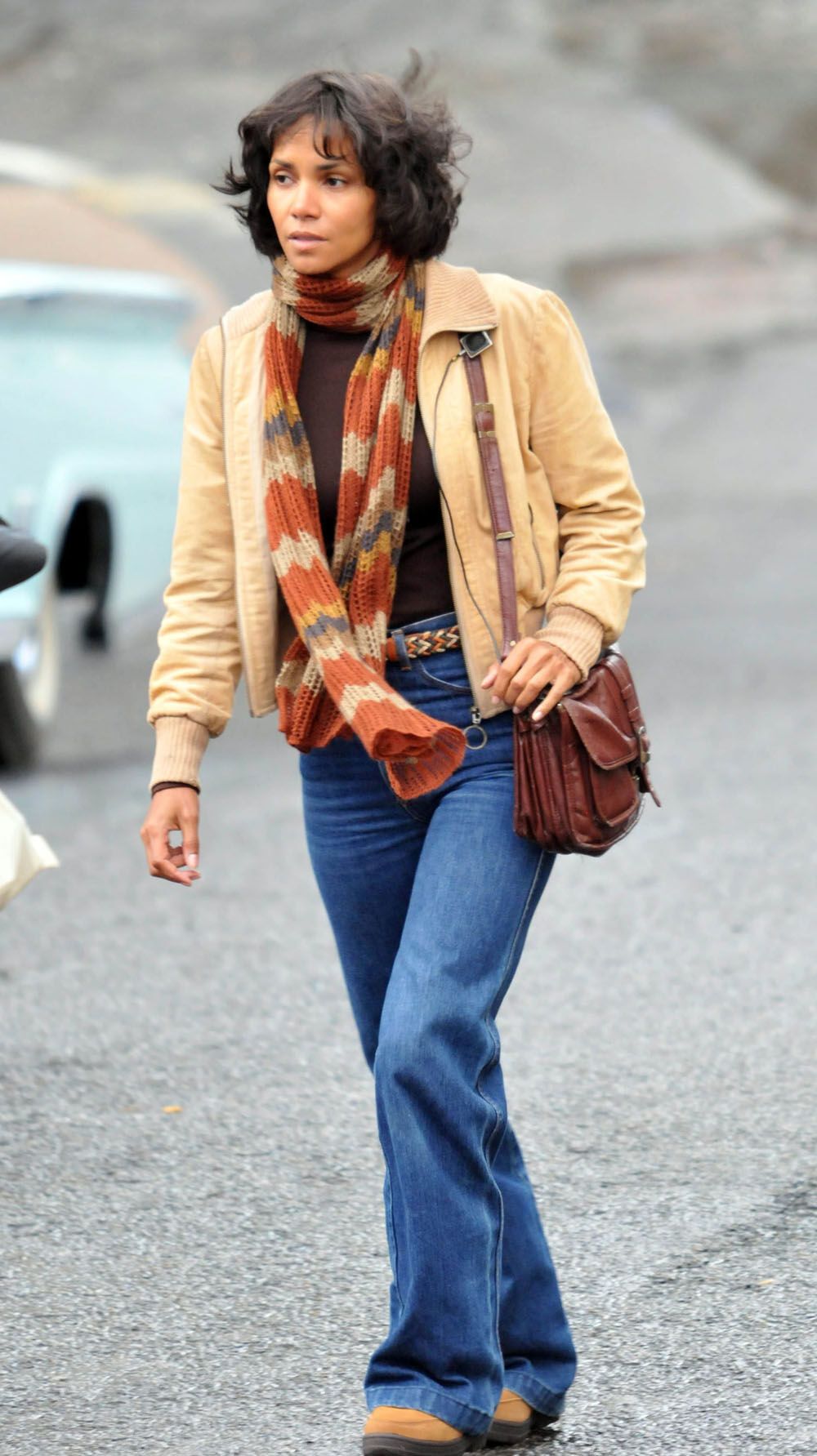 Холли Берри отрастила волосы?