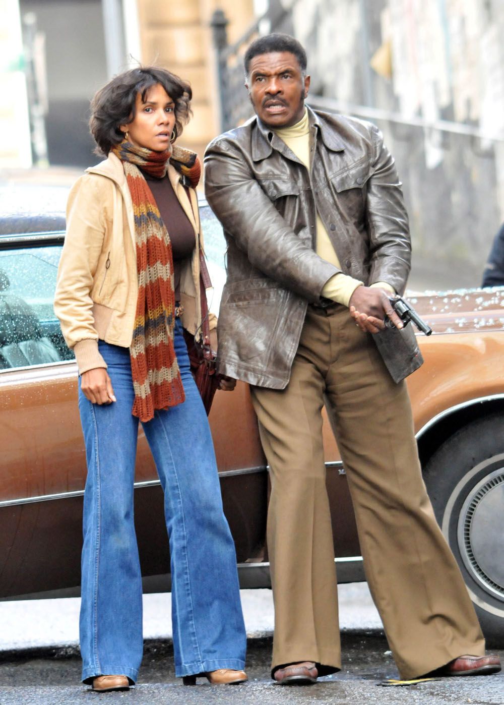 Холли Берри отрастила волосы?