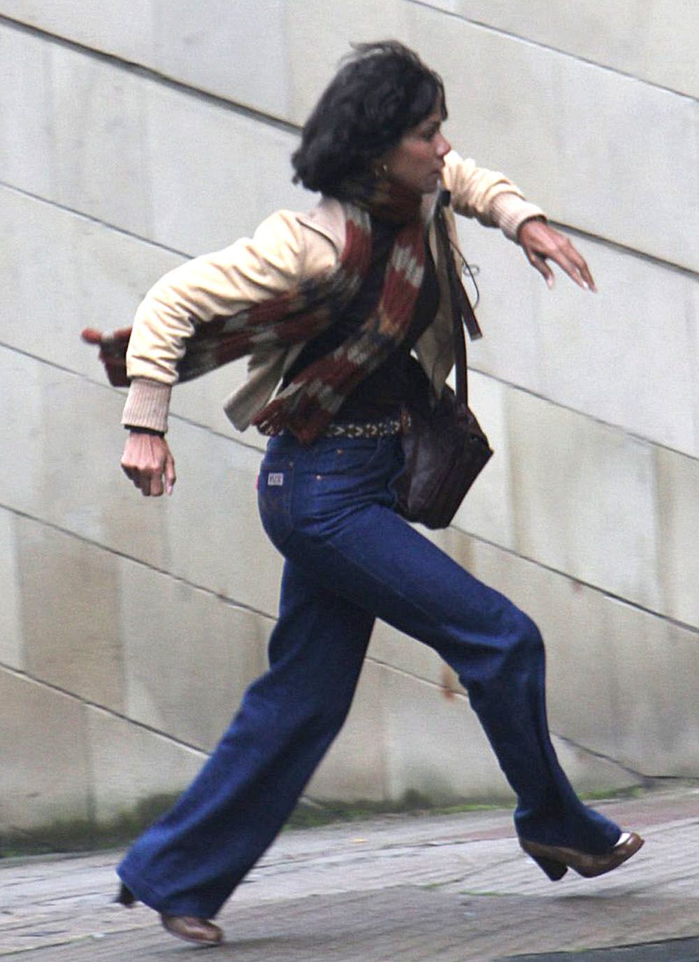 Холли Берри отрастила волосы?