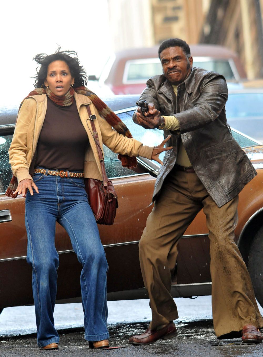 Холли Берри отрастила волосы?