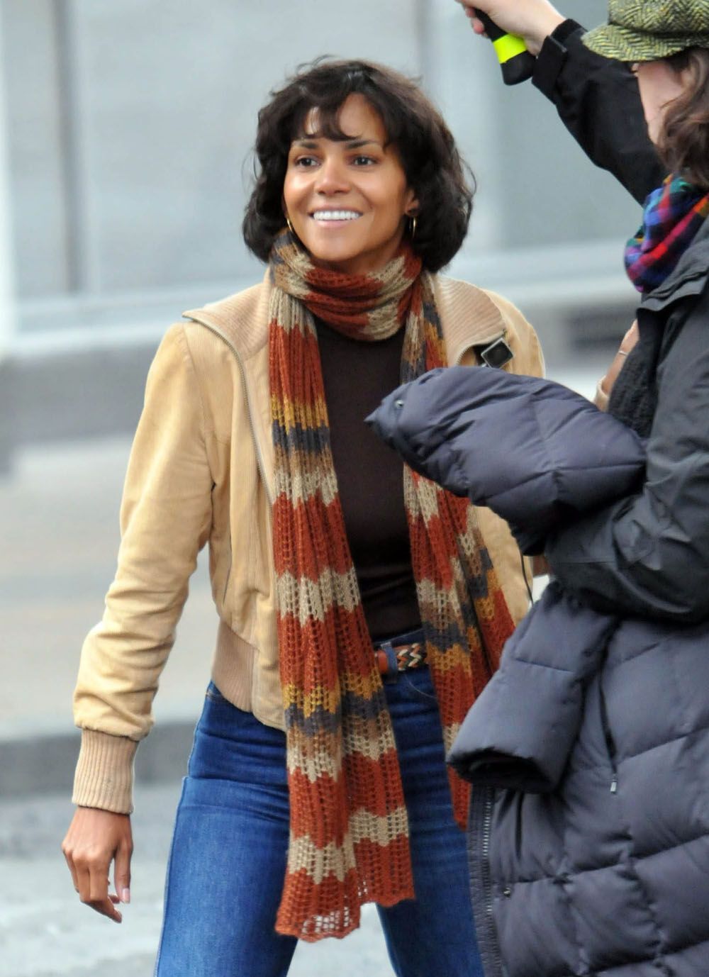 Холли Берри отрастила волосы?