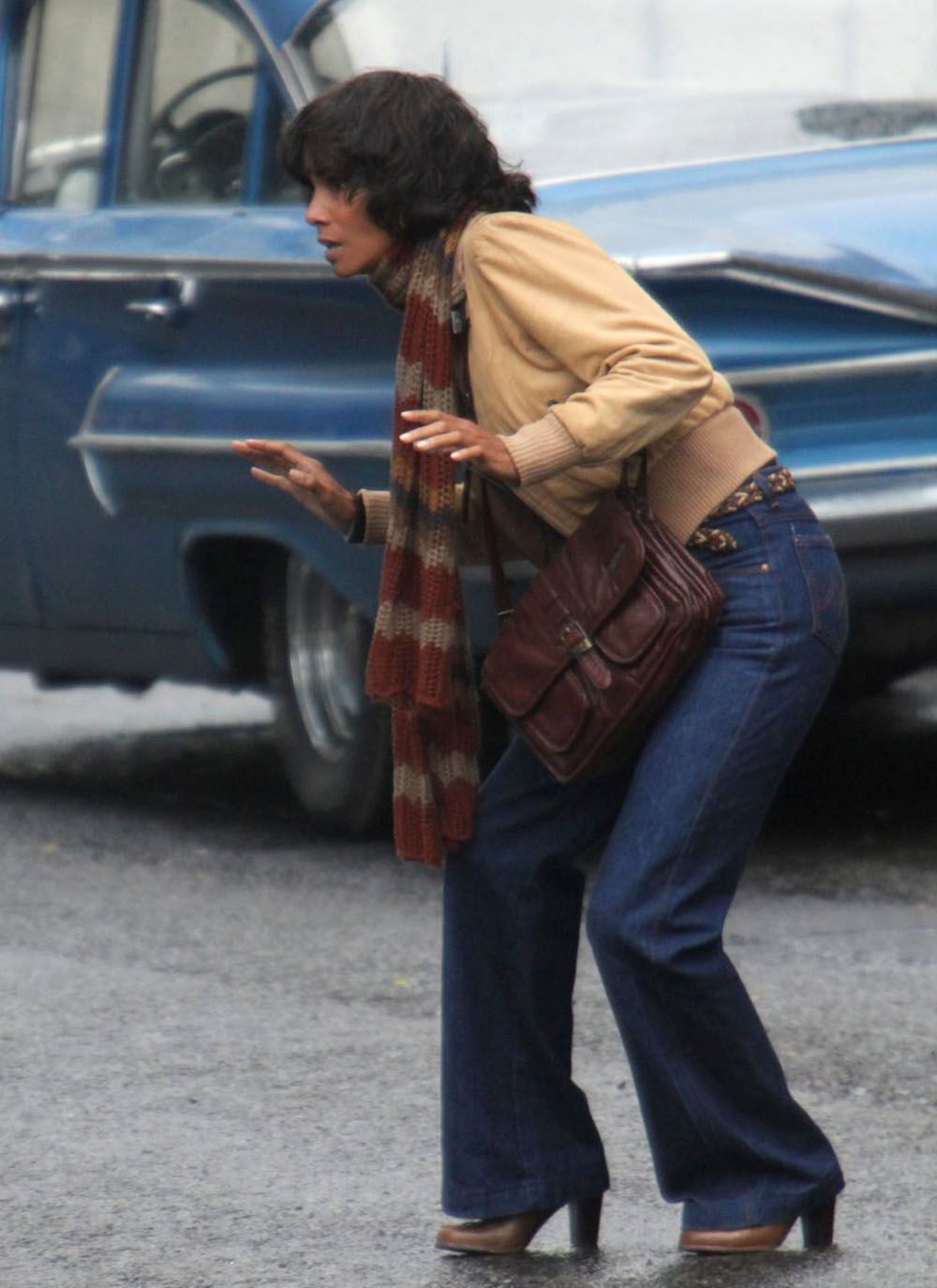 Холли Берри отрастила волосы?