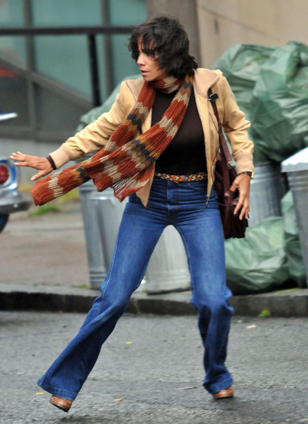 Холли Берри отрастила волосы?