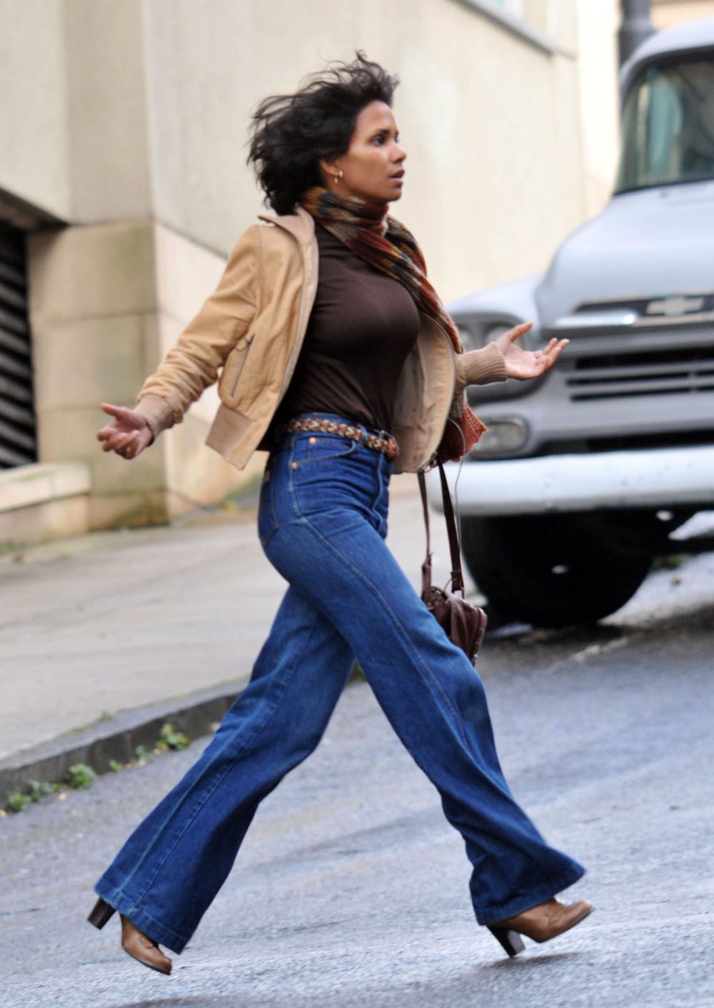 Холли Берри отрастила волосы?