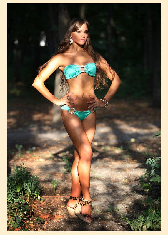 Українка їде на конкурс" Міс Земля" в костюмі амазонки. Фото