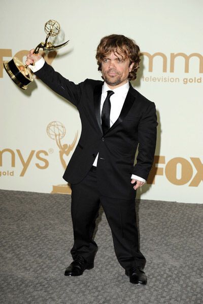 Счастливые красавцы и красавицы на церемонии «Эмми»