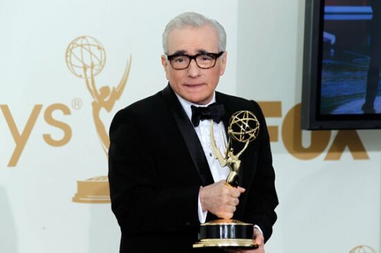 Счастливые красавцы и красавицы на церемонии «Эмми»