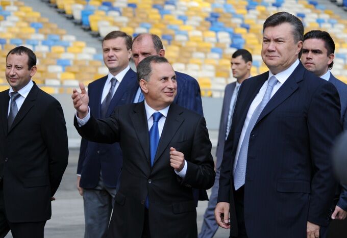 Янукович забил первый гол на "Олимпийском". Фото