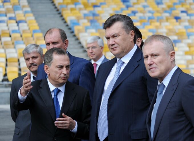 Янукович забил первый гол на "Олимпийском". Фото