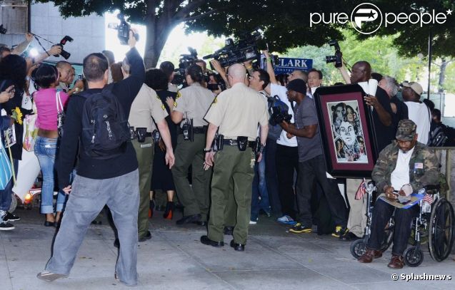 Суду представили фото мертвого Джексона