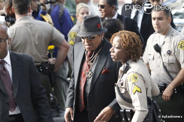 Суду представили фото мертвого Джексона