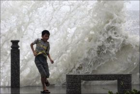 Потужний тайфун "Талас" продовжує збирати жертви: загинули 15 людей