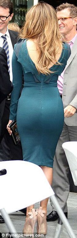 У Джей Ло "трещит" попа