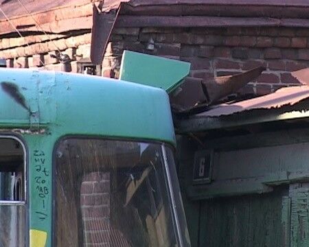 ДТП в Харькове: трамвай въехал в дом