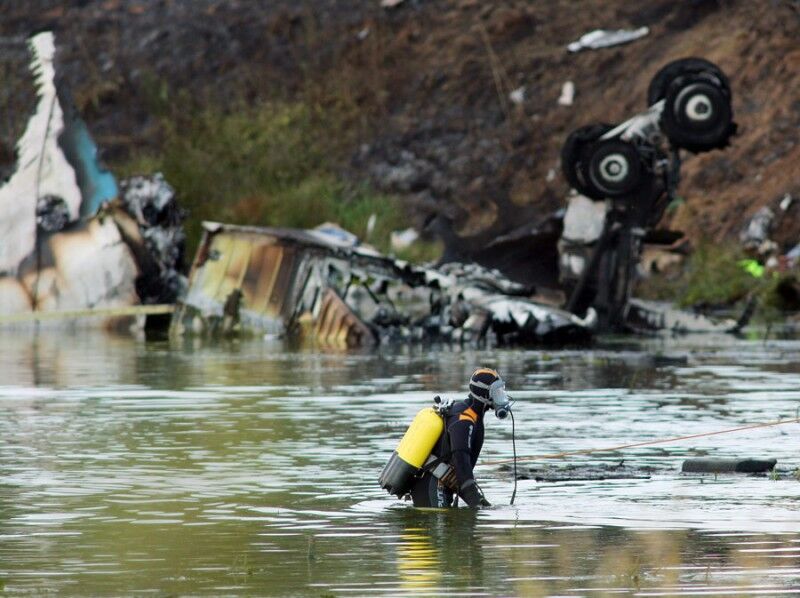 Трагедія в Ярославлі: фото з місця катастрофи Як-42