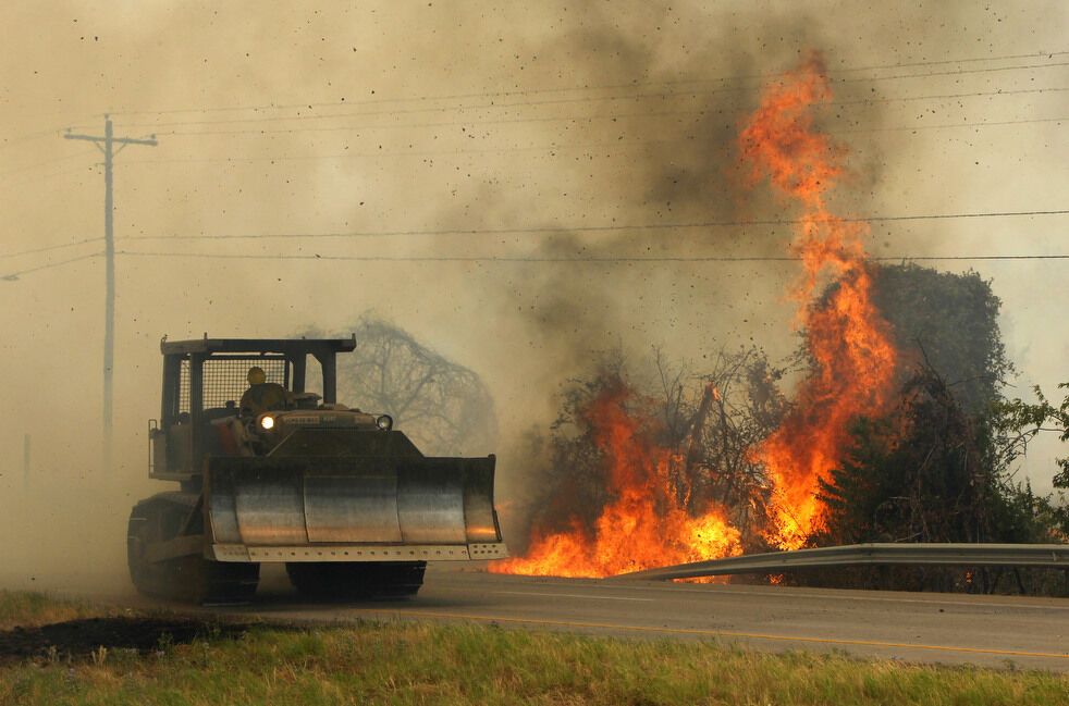 Лісові пожежі вирують в Техасі
