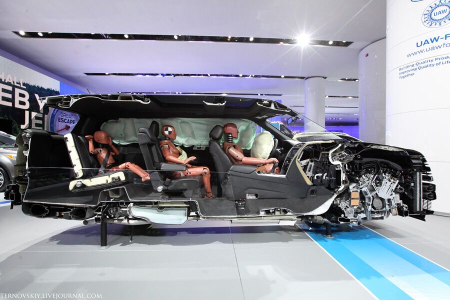 Ford разрезал свои автомобили напополам. Фото 