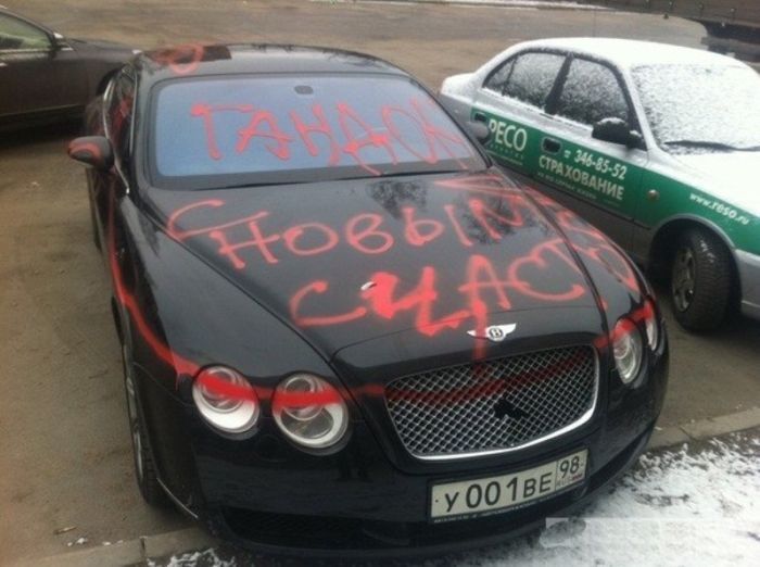 В России "Бентли" стала жертвой "народного мстителя". Фото