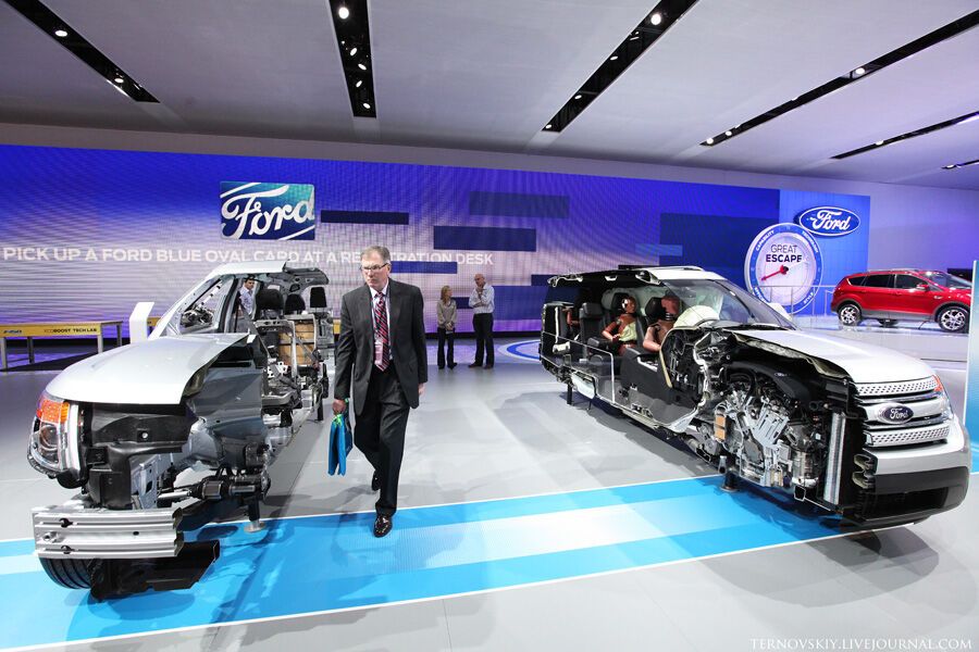 Ford разрезал свои автомобили напополам. Фото 