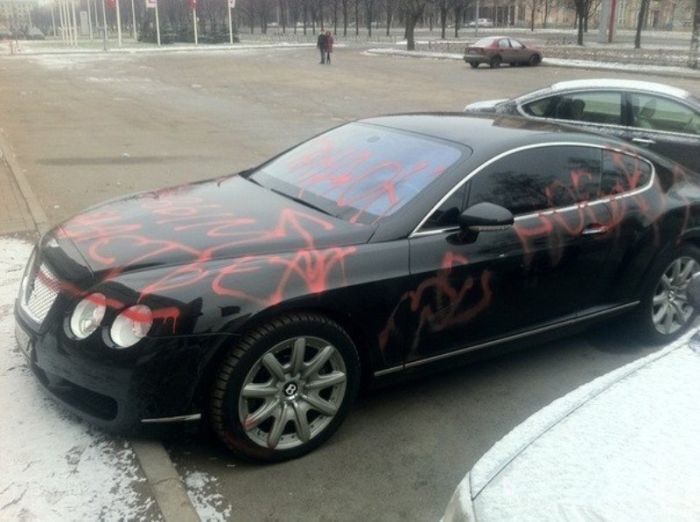 В России "Бентли" стала жертвой "народного мстителя". Фото