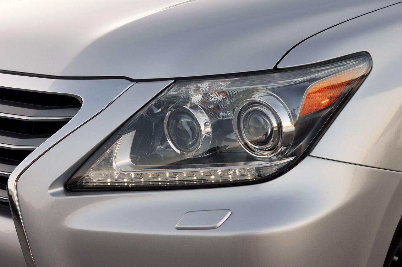 Lexus показал обновленный внедорожник LX 570. Фото 