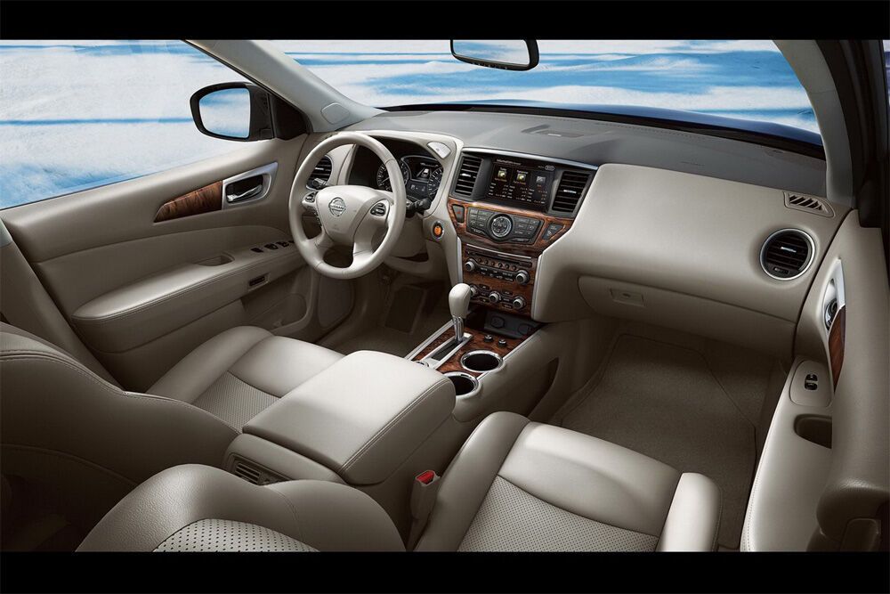 Новый Nissan Pathfinder стал слишком "зализанным". Фото