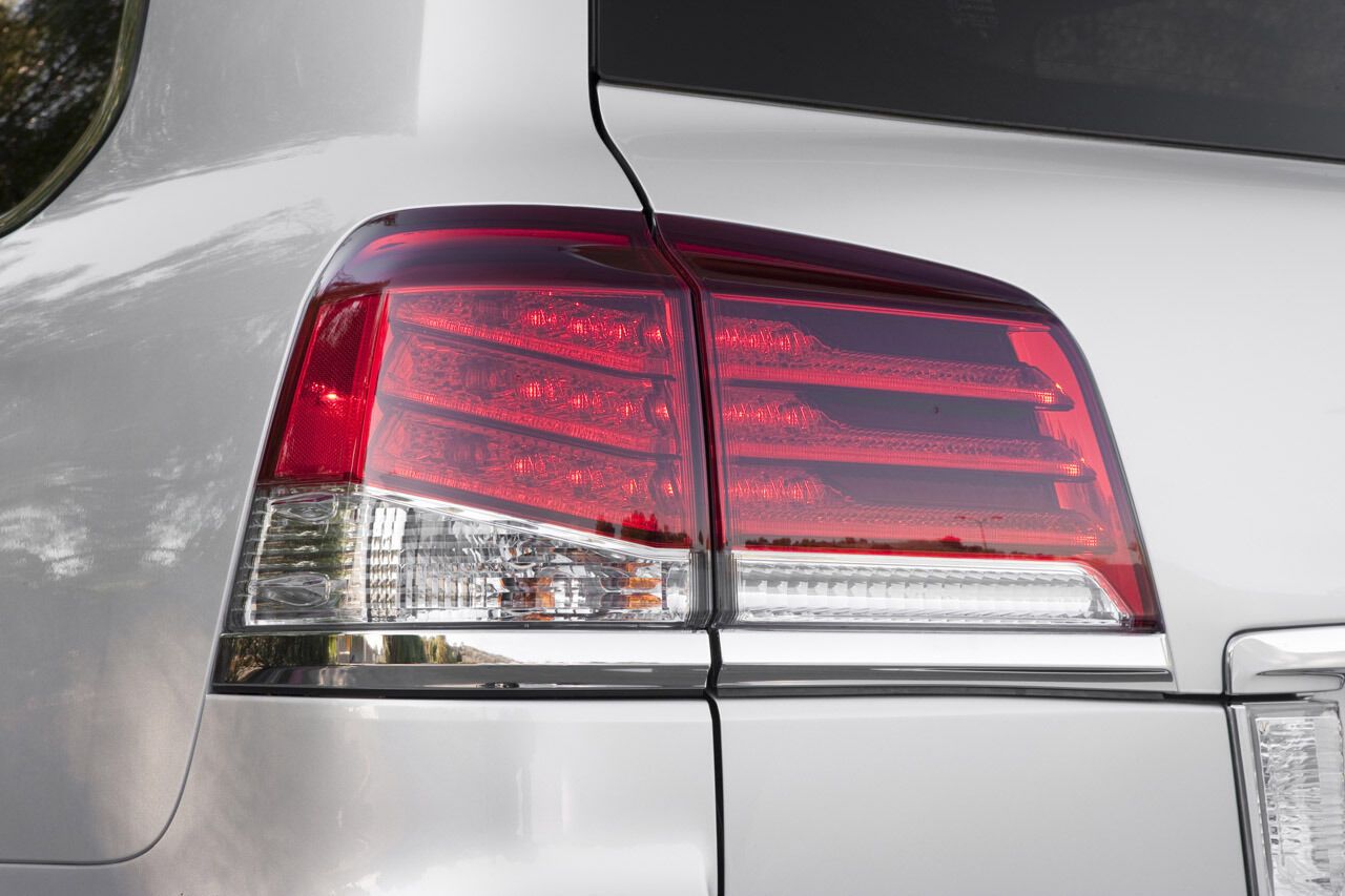 Lexus показал обновленный внедорожник LX 570. Фото 