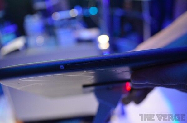 Представлен первый в мире смартфон с процессором от Intel 