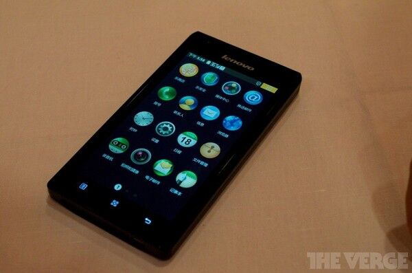 Представлен первый в мире смартфон с процессором от Intel 