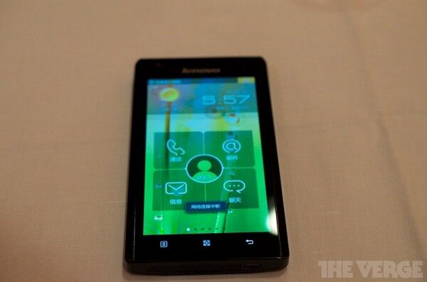 Представлен первый в мире смартфон с процессором от Intel 