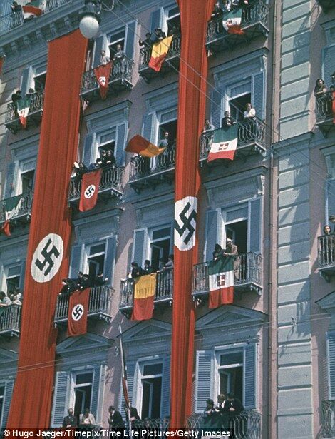 Обнародованы неизвестные цветные фото Гитлера