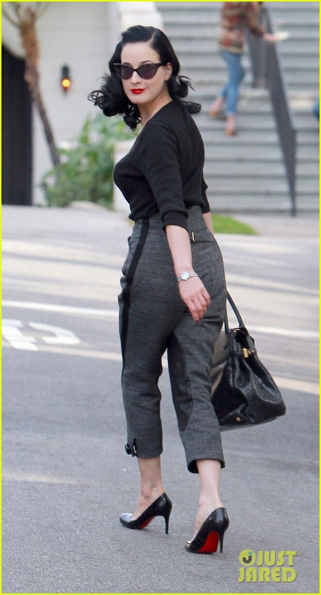 Фон Тиз демонстирует свой стиль. Фото