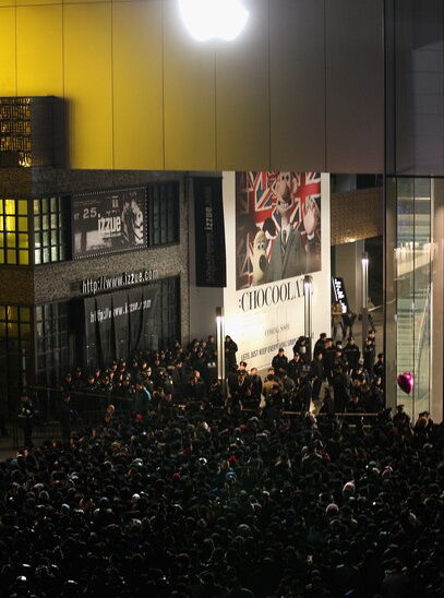 Apple забросали яйцами в Китае: продажи iPhone 4S приостановлены