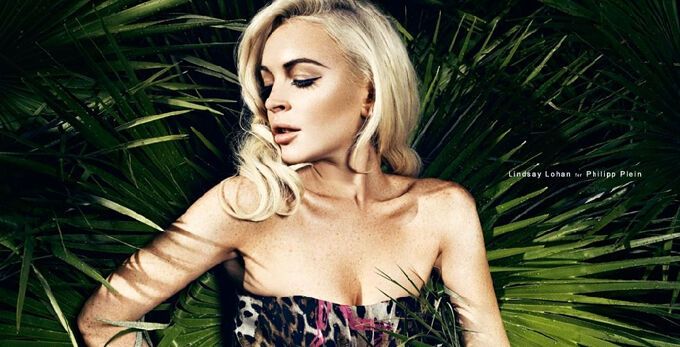 Линдсей Лохан одели