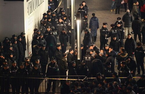 Apple забросали яйцами в Китае: продажи iPhone 4S приостановлены