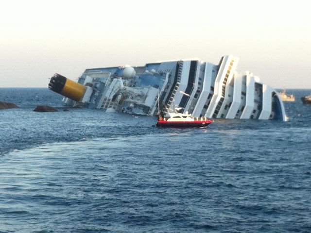 Капитан Costa Concordia: cкалы, в которую мы врезались, не было на карте