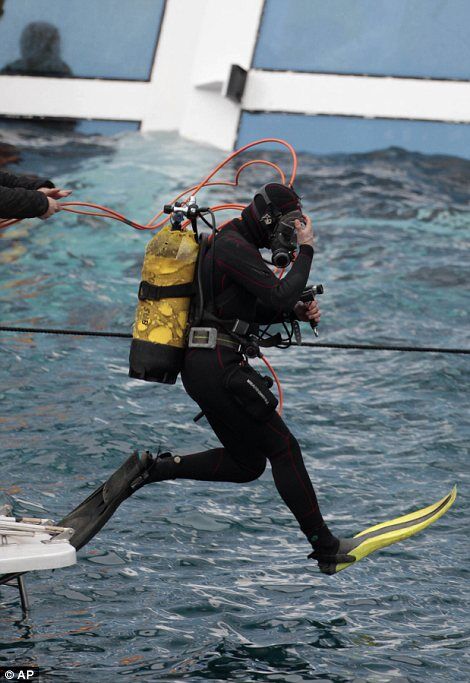 Крах Costa Concordia: фото і відео останніх хвилин 