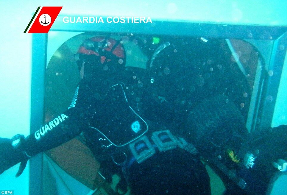Крушение Costa Concordia: фото и видео последних минут 