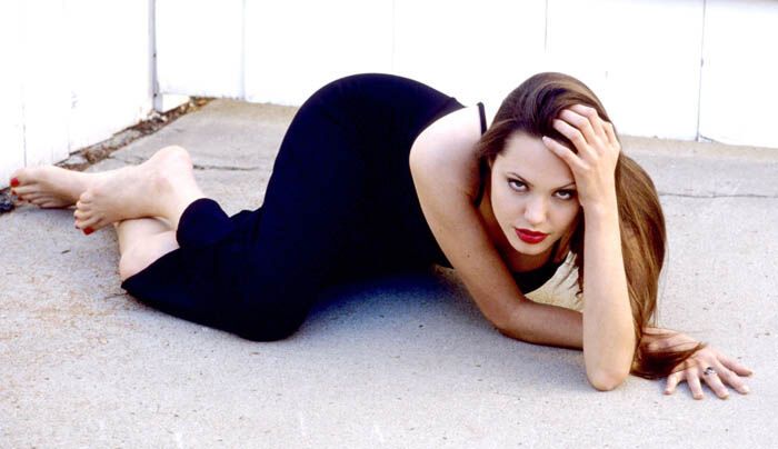 Аппетитно упитанная Анджелина Джоли: год 1994