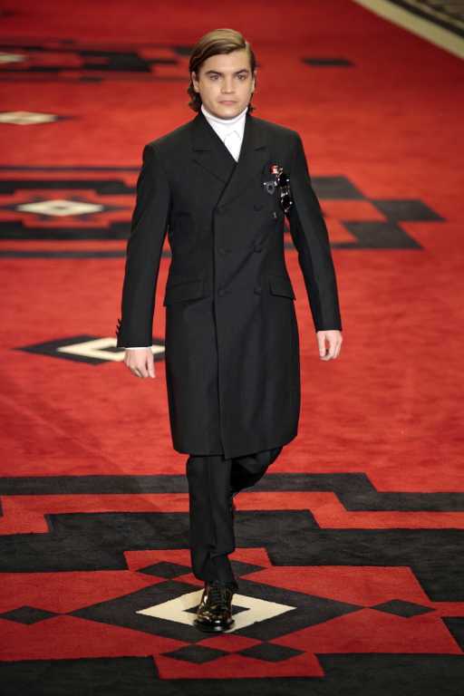 Неделя мужской моды в Милане началась с "голого" скандала. Фото