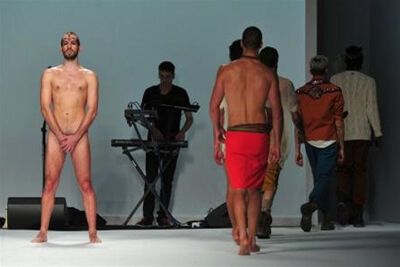 Неделя мужской моды в Милане началась с "голого" скандала. Фото