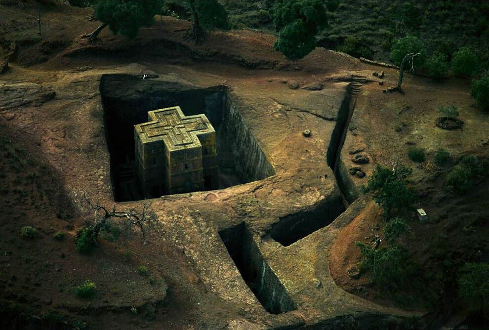 23. Церковь Бет Гооргис в Лалибле, Эфиопия. (George Steinmetz)
