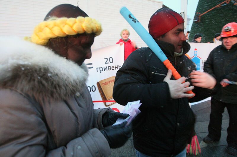 На Майдане считали потери от контракта Тимошенко