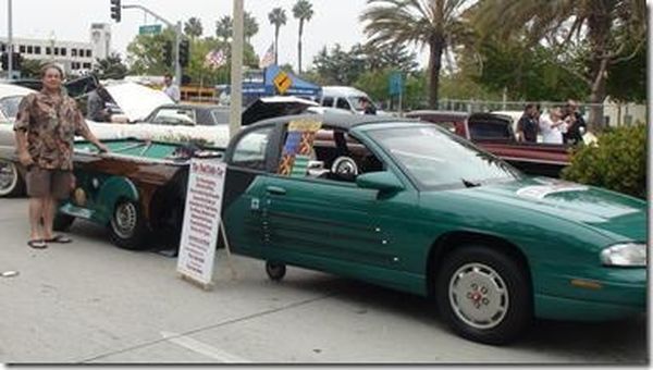 Бильярдный стол приделали к автомобилю. Фото 