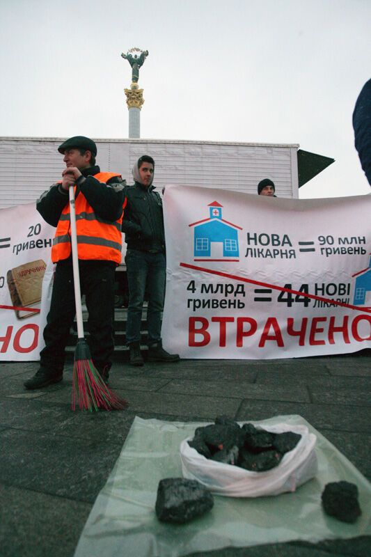 На Майдане считали потери от контракта Тимошенко