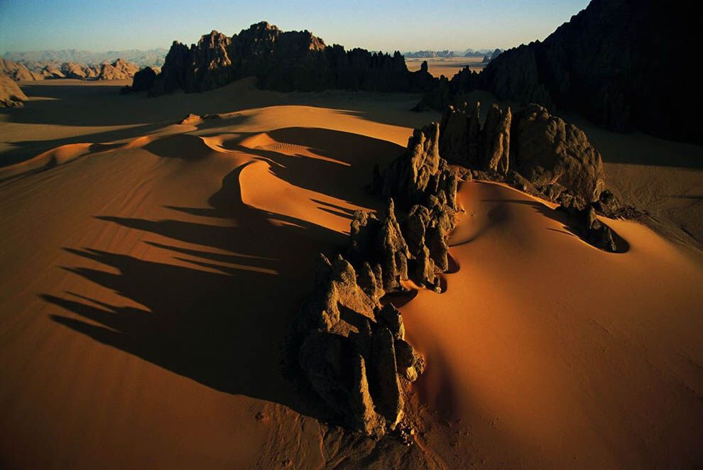11. Песчаные вершины в долине Камаси, Чад. (George Steinmetz)