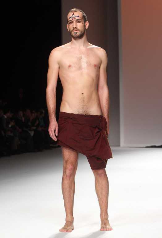 Неделя мужской моды в Милане началась с "голого" скандала. Фото